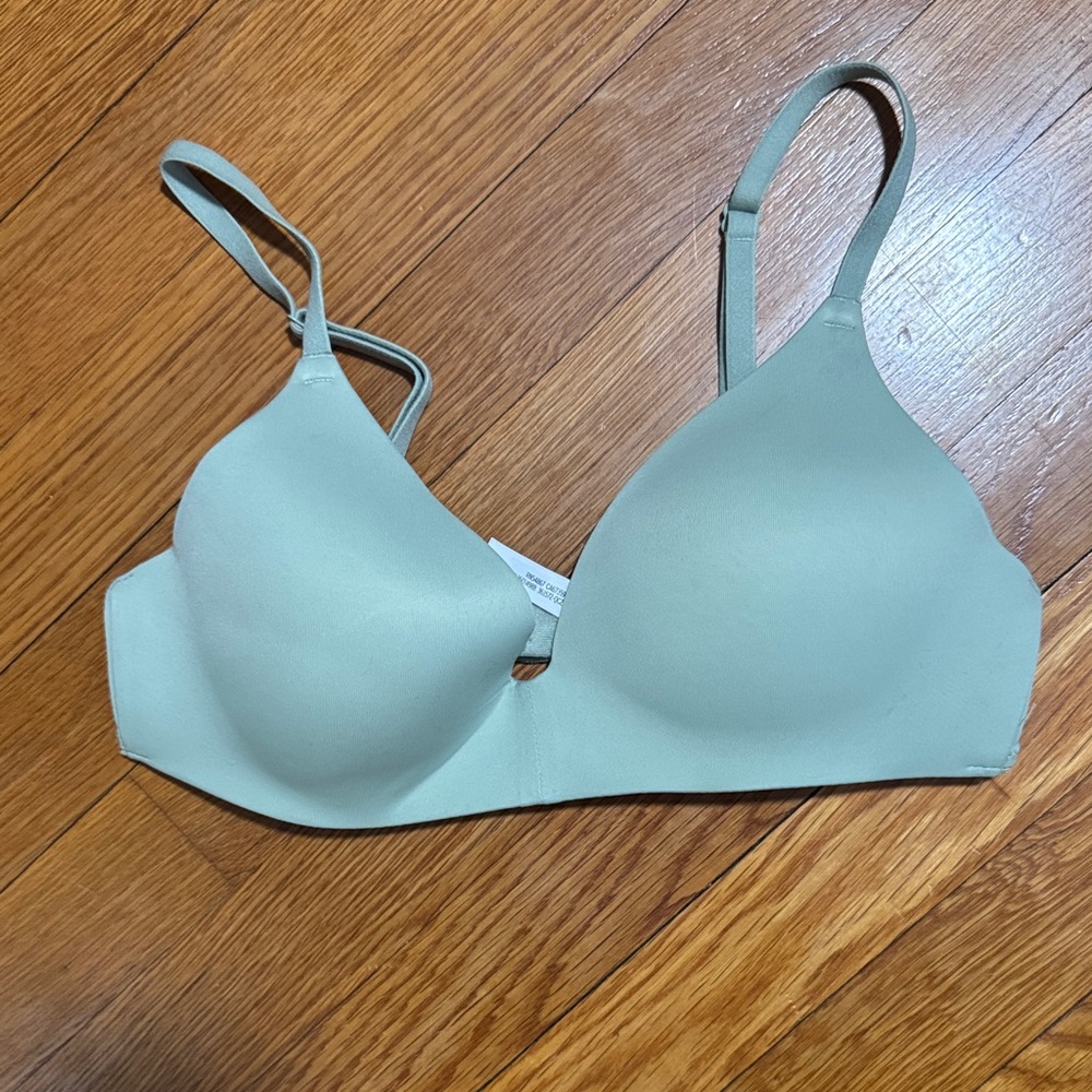 PINK Victoria's Secret Mint Green Bra